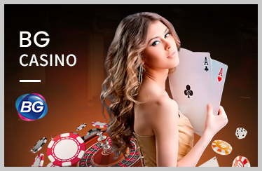 Hình ảnh bàn chơi Baccarat với chip và bài, minh họa game bài casino 678win